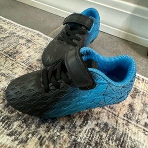 Size 9 toddler/kids soccer cleats